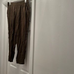 Green comfy jogger style pants